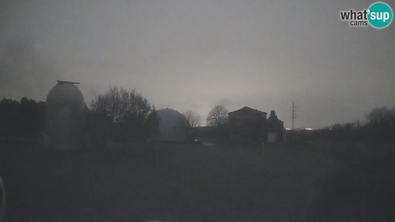 Webcam live dell’Osservatorio di  – Esplora il cielo, gli asteroidi, i comete e i meteoroidi.