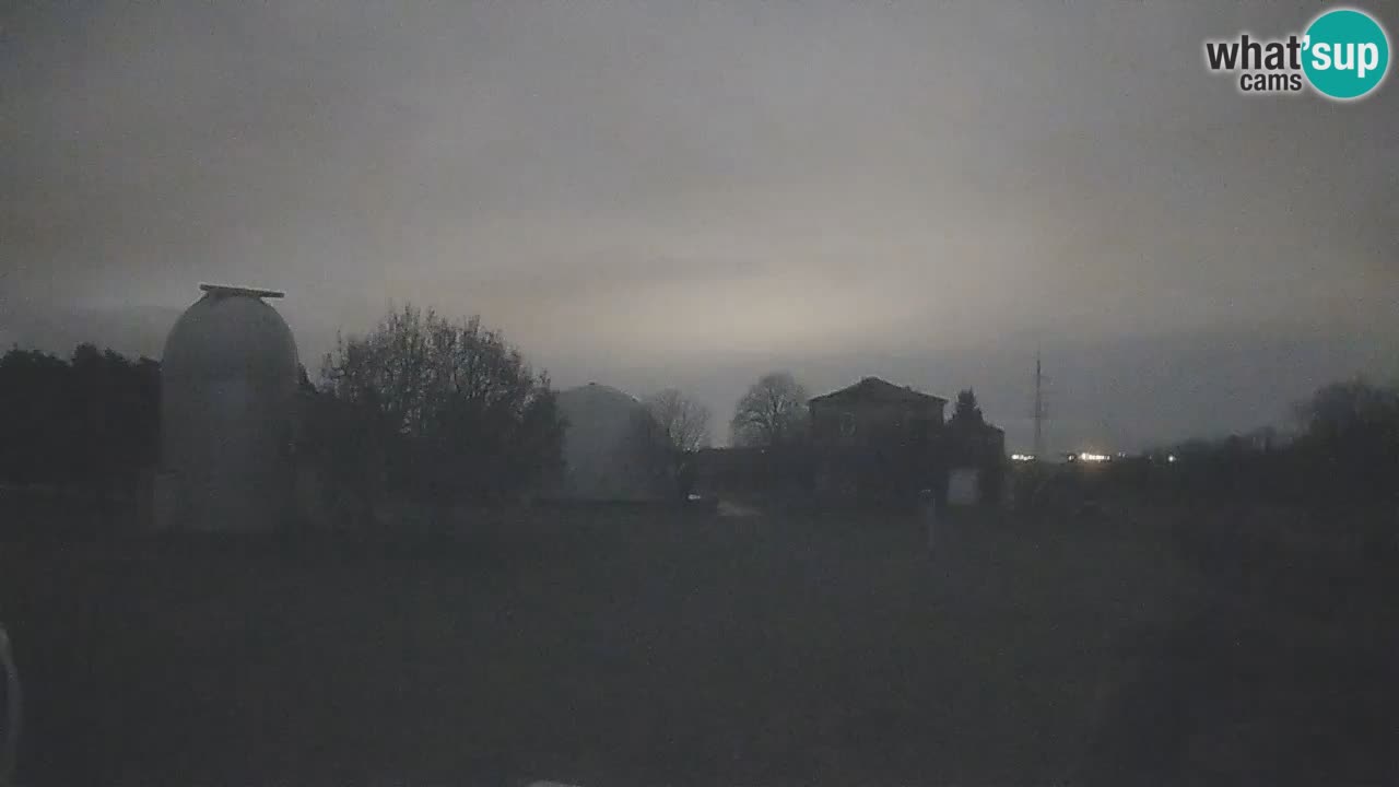 Webcam live dell’Osservatorio di  – Esplora il cielo, gli asteroidi, i comete e i meteoroidi.