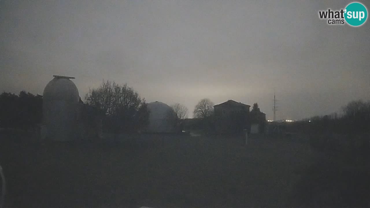 Webcam live dell’Osservatorio di  – Esplora il cielo, gli asteroidi, i comete e i meteoroidi.