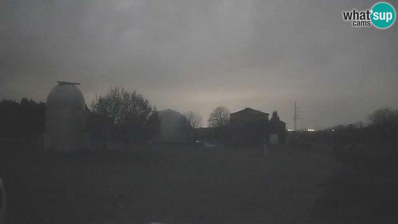 Webcam live dell’Osservatorio di – Esplora il cielo, gli asteroidi, i comete e i meteoroidi.