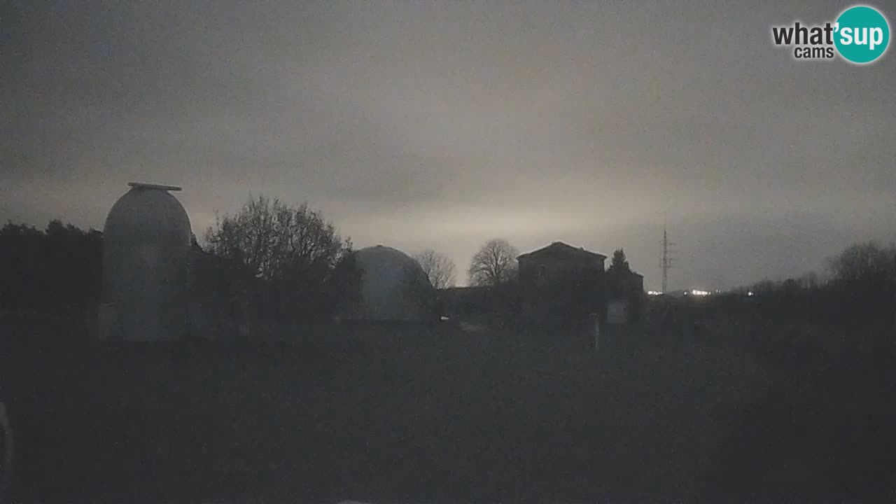 Webcam live dell’Osservatorio di  – Esplora il cielo, gli asteroidi, i comete e i meteoroidi.