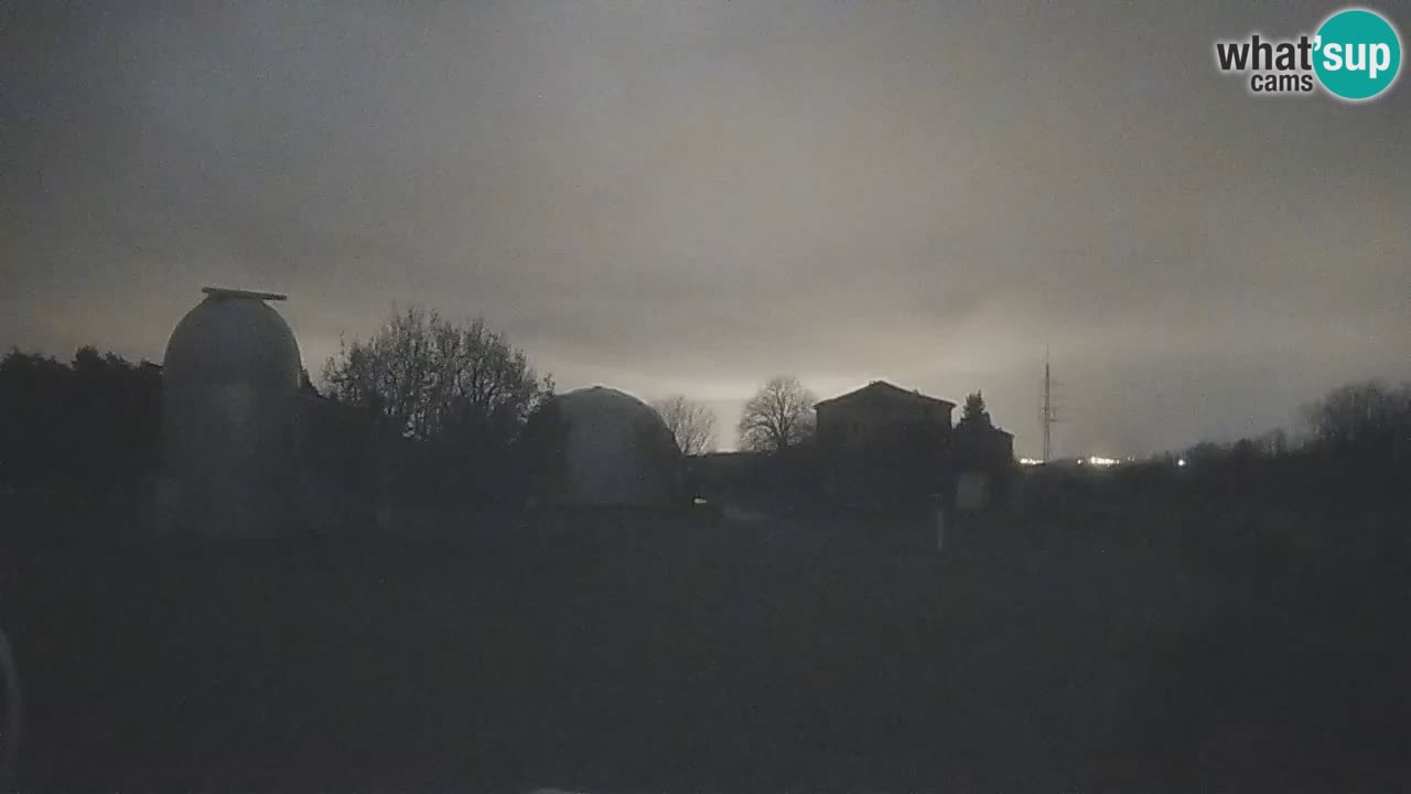 Webcam live dell’Osservatorio di  – Esplora il cielo, gli asteroidi, i comete e i meteoroidi.