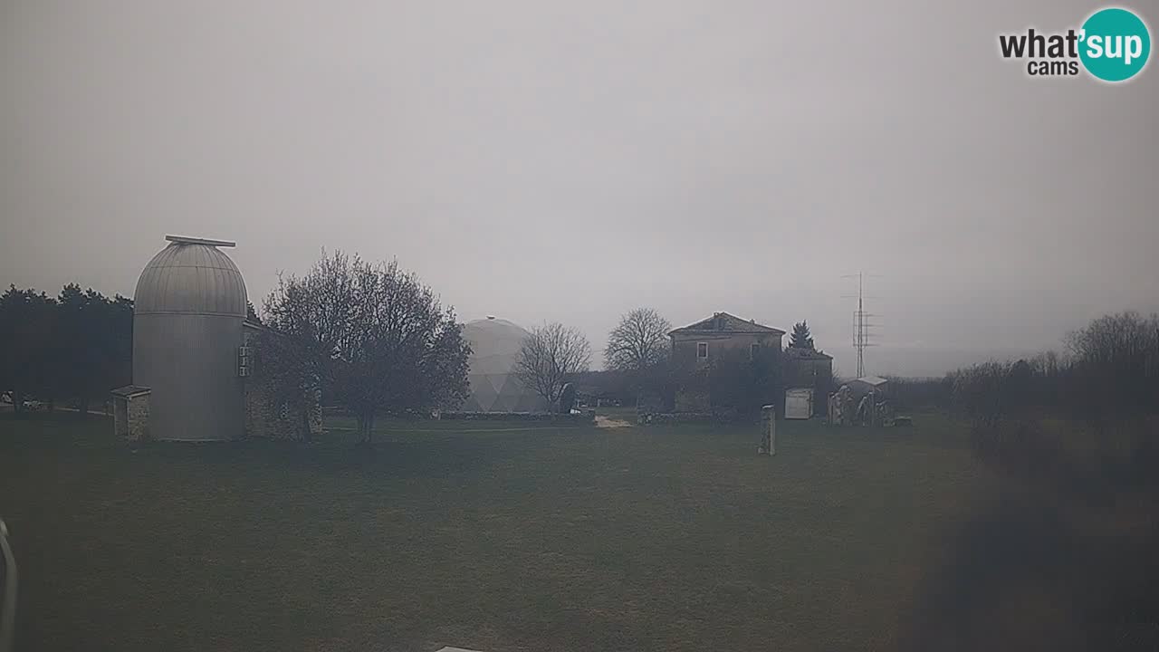 Višnjan-Observatorium Live Webcam – Explore the Sky, Asteroids, Comets, and Meteoroids