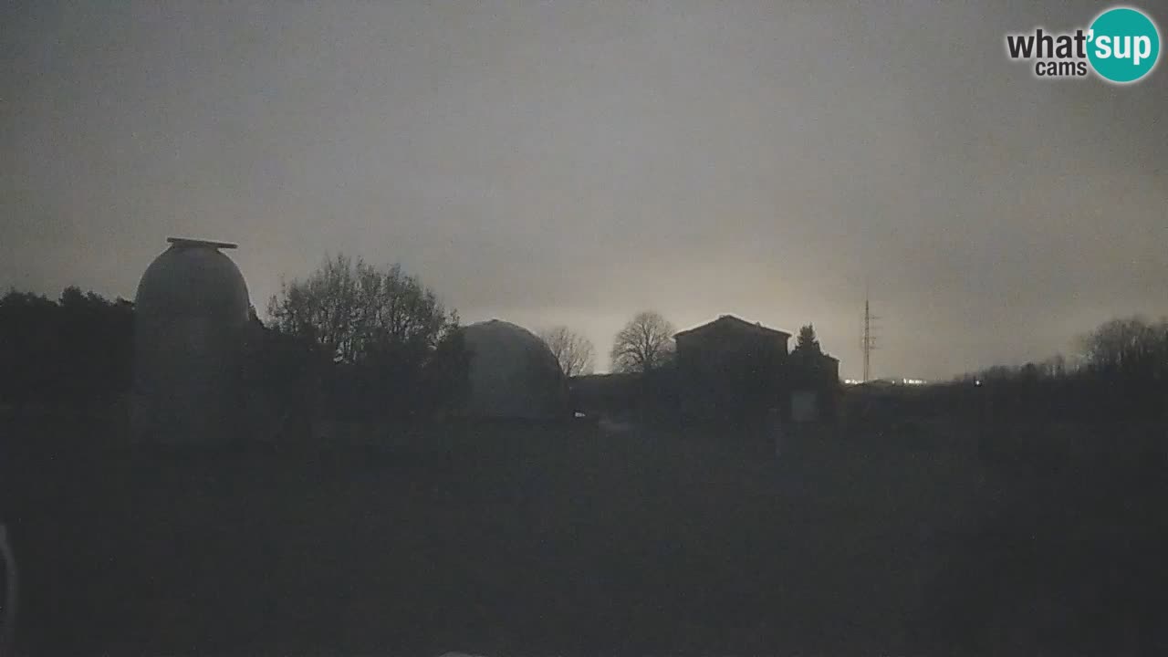 Webcam live dell’Osservatorio di  – Esplora il cielo, gli asteroidi, i comete e i meteoroidi.