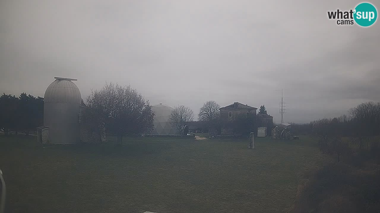 Webcam en direct de l’Observatoire de Višnjan – Explorez le ciel, les astéroïdes, les comètes et les météoroïdes