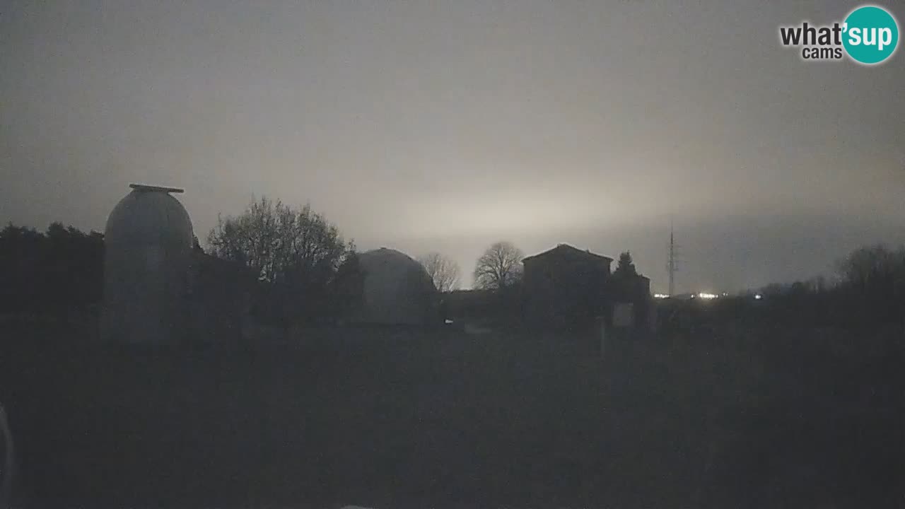 Webcam live dell’Osservatorio di  – Esplora il cielo, gli asteroidi, i comete e i meteoroidi.