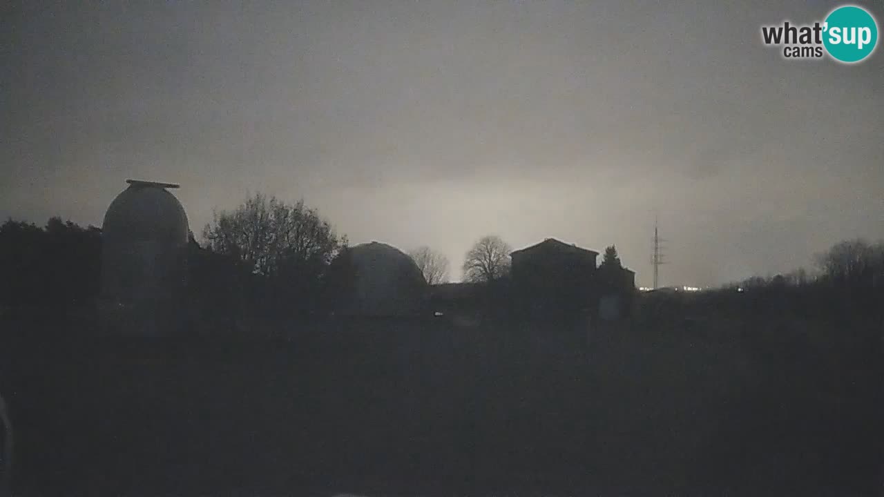 Webcam live dell’Osservatorio di  – Esplora il cielo, gli asteroidi, i comete e i meteoroidi.