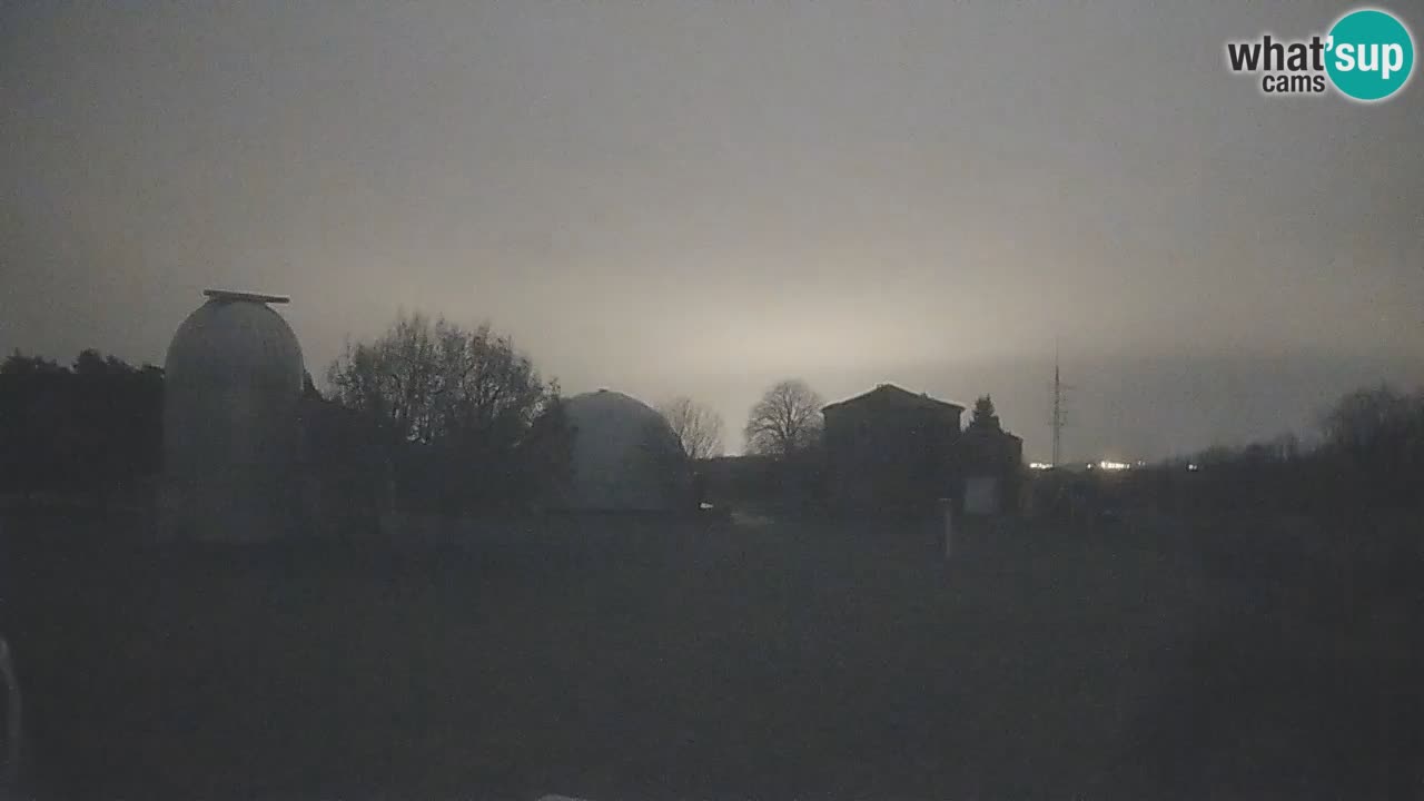 Webcam en direct de l’Observatoire de Višnjan – Explorez le ciel, les astéroïdes, les comètes et les météoroïdes