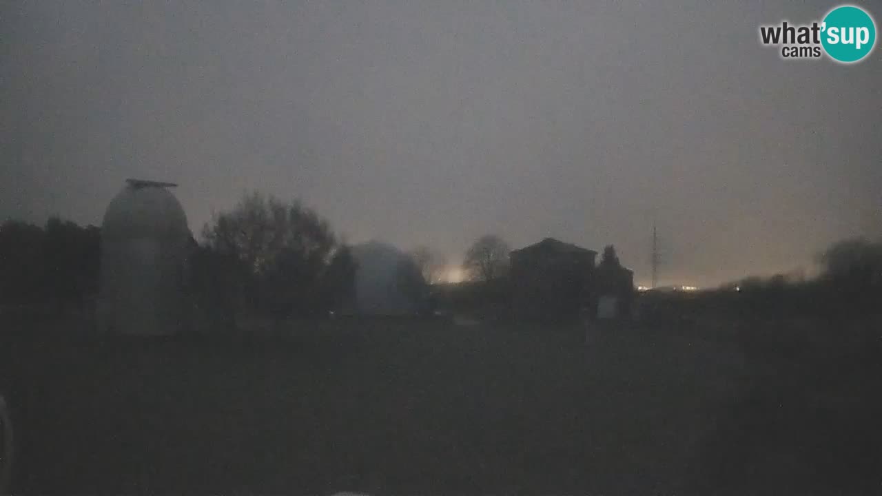 Višnjan-Observatorium Live Webcam – Explore the Sky, Asteroids, Comets, and Meteoroids