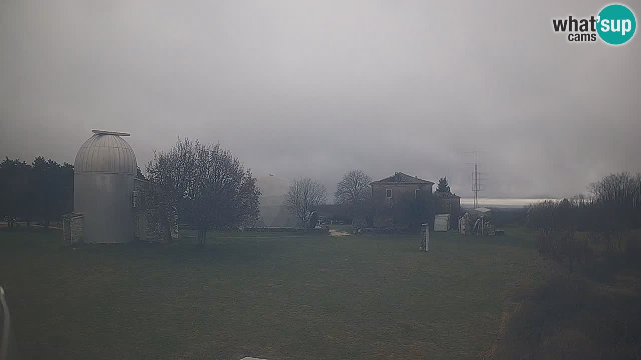 Webcam live dell’Osservatorio di  – Esplora il cielo, gli asteroidi, i comete e i meteoroidi.