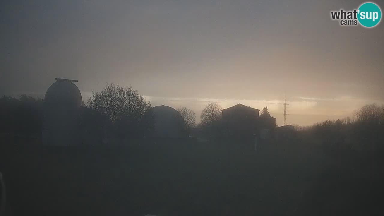 Webcam live dell’Osservatorio di  – Esplora il cielo, gli asteroidi, i comete e i meteoroidi.