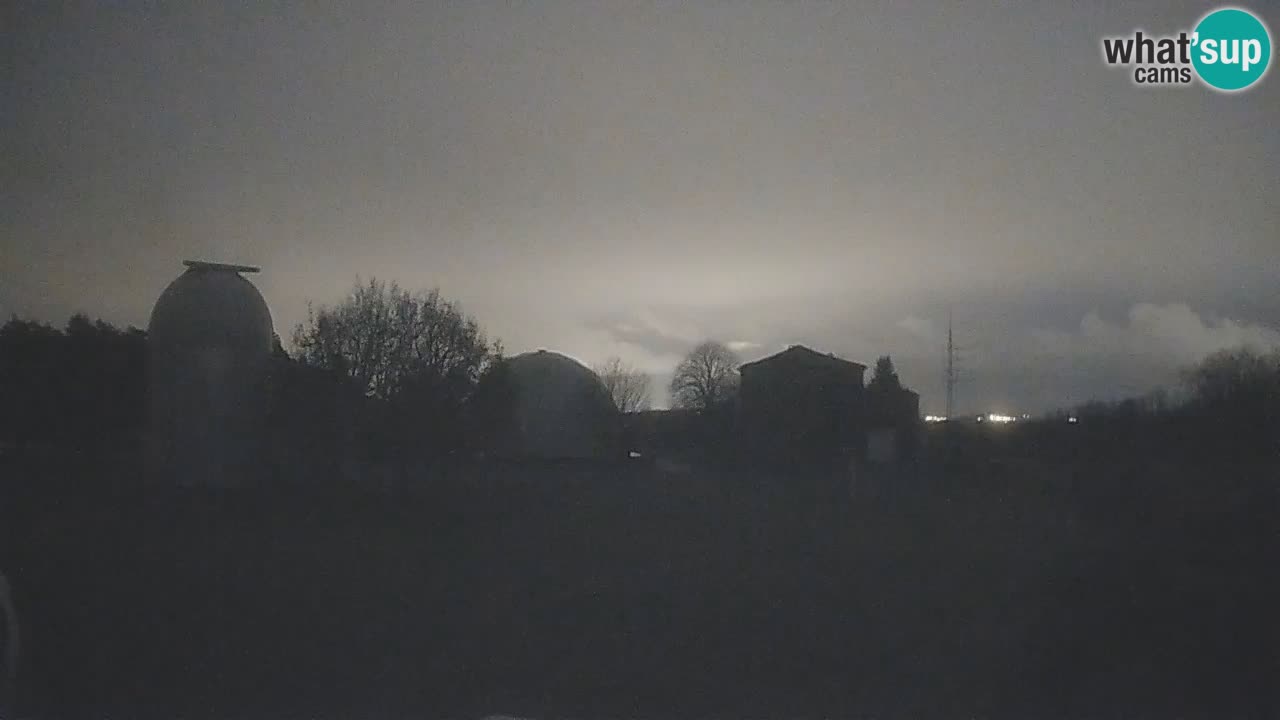 Webcam live dell’Osservatorio di  – Esplora il cielo, gli asteroidi, i comete e i meteoroidi.