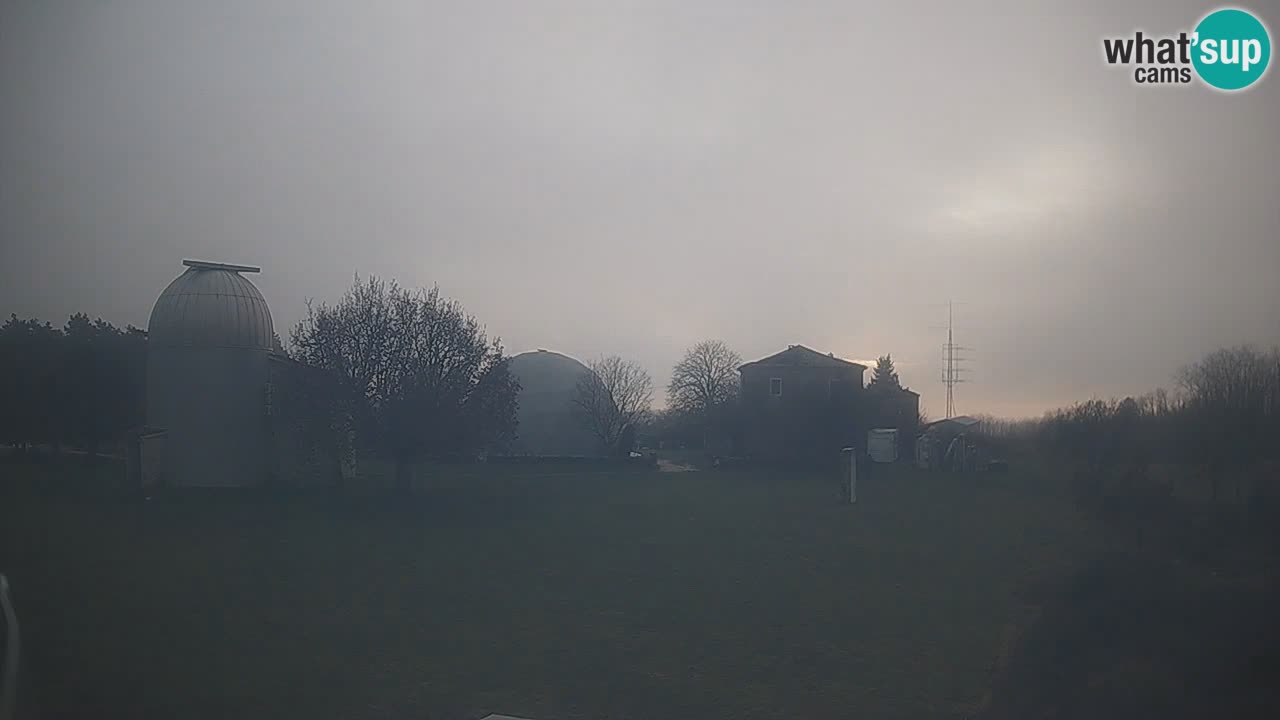 Webcam live dell’Osservatorio di  – Esplora il cielo, gli asteroidi, i comete e i meteoroidi.