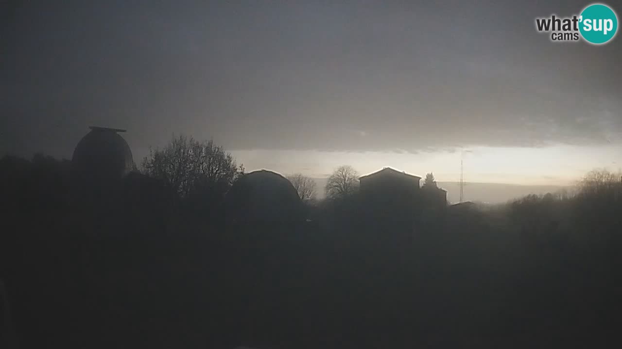 Webcam live dell’Osservatorio di  – Esplora il cielo, gli asteroidi, i comete e i meteoroidi.