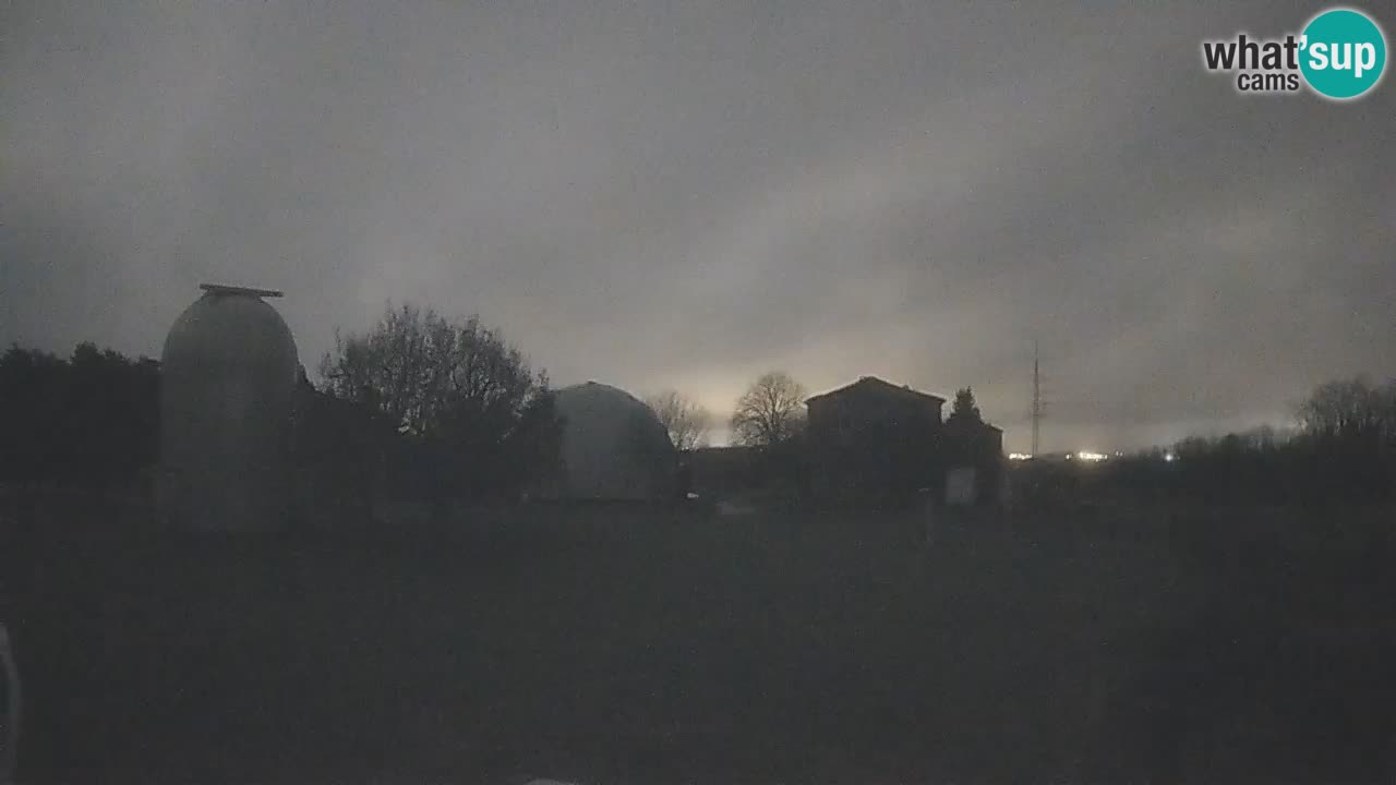 Webcam live dell’Osservatorio di  – Esplora il cielo, gli asteroidi, i comete e i meteoroidi.