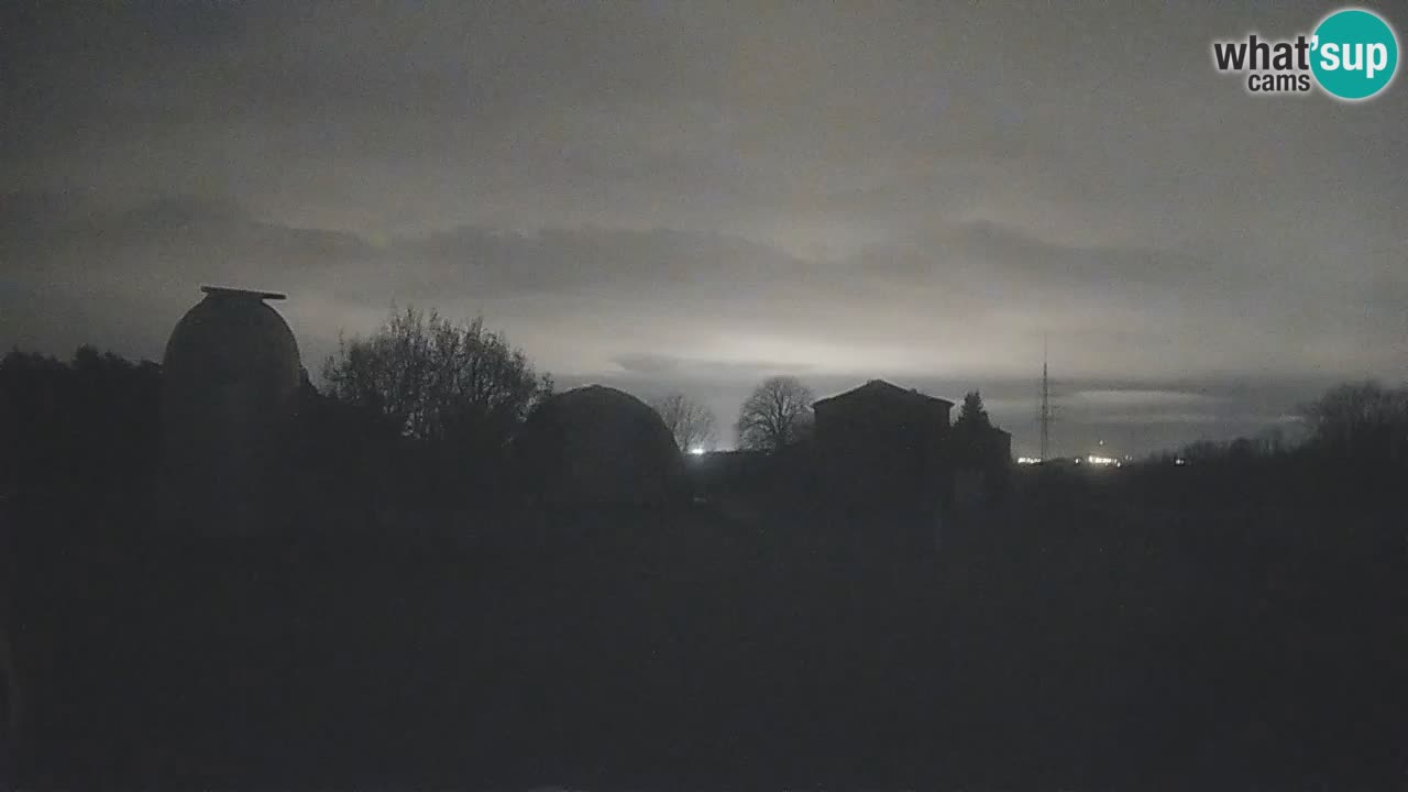 Webcam en direct de l’Observatoire de Višnjan – Explorez le ciel, les astéroïdes, les comètes et les météoroïdes