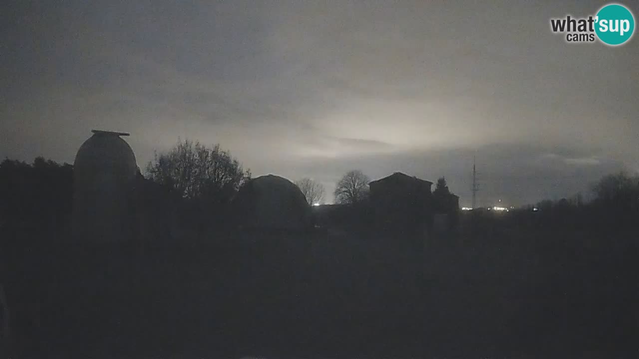 Višnjan-Observatorium Live Webcam – Explore the Sky, Asteroids, Comets, and Meteoroids