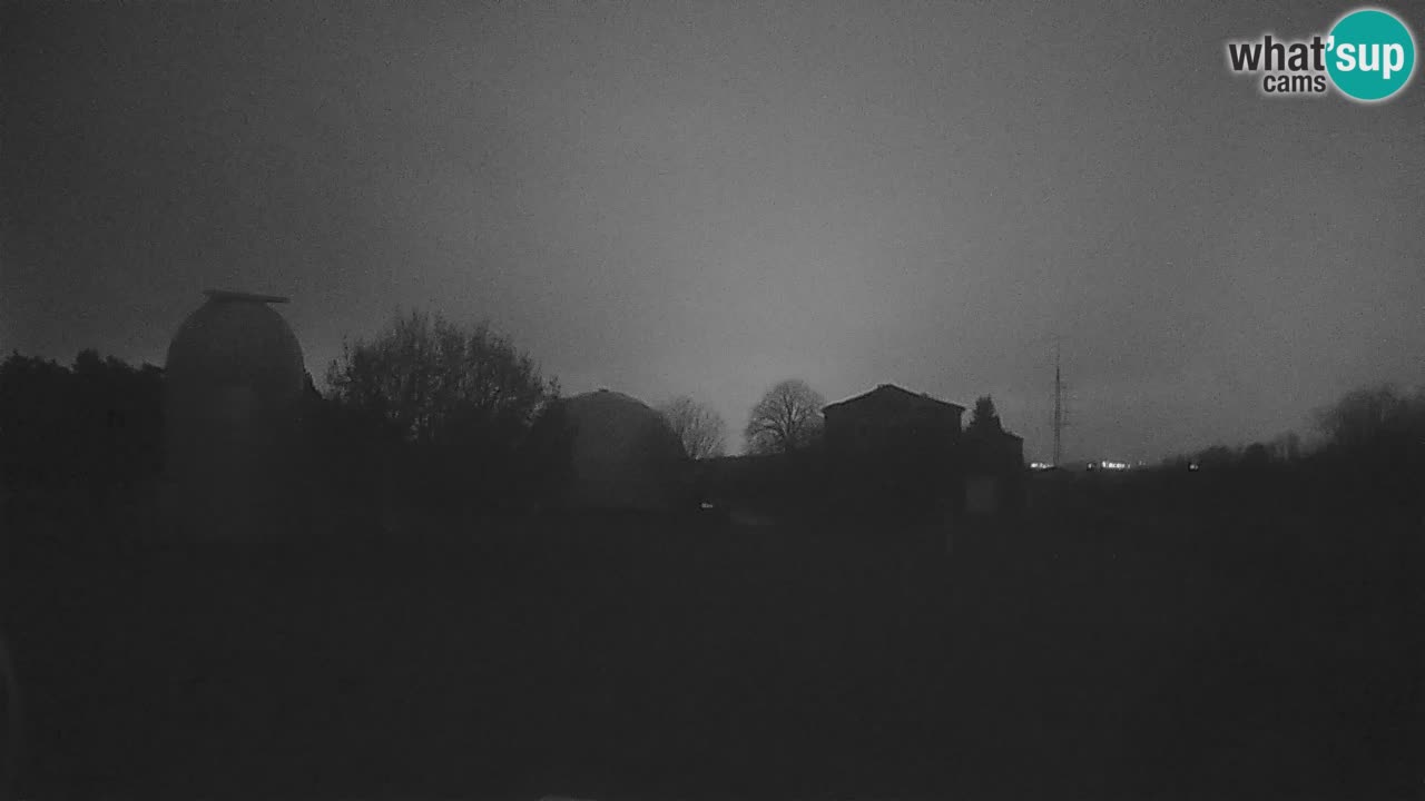 Webcam en direct de l’Observatoire de Višnjan – Explorez le ciel, les astéroïdes, les comètes et les météoroïdes