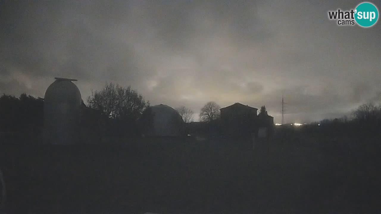 Webcam live dell’Osservatorio di  – Esplora il cielo, gli asteroidi, i comete e i meteoroidi.