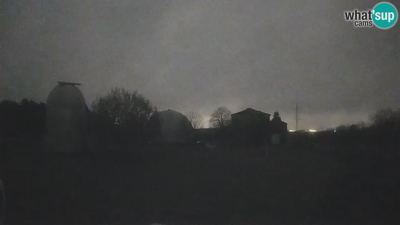 Webcam live dell’Osservatorio di  – Esplora il cielo, gli asteroidi, i comete e i meteoroidi.