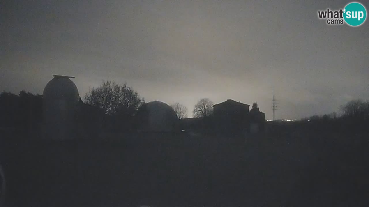 Webcam live dell’Osservatorio di  – Esplora il cielo, gli asteroidi, i comete e i meteoroidi.