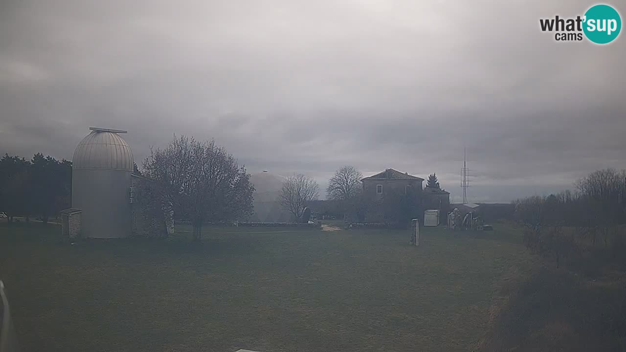 Webcam live dell’Osservatorio di  – Esplora il cielo, gli asteroidi, i comete e i meteoroidi.