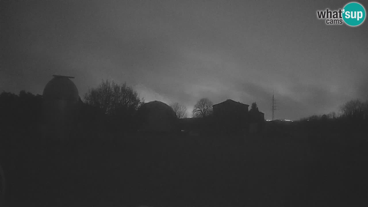 Webcam live dell’Osservatorio di  – Esplora il cielo, gli asteroidi, i comete e i meteoroidi.