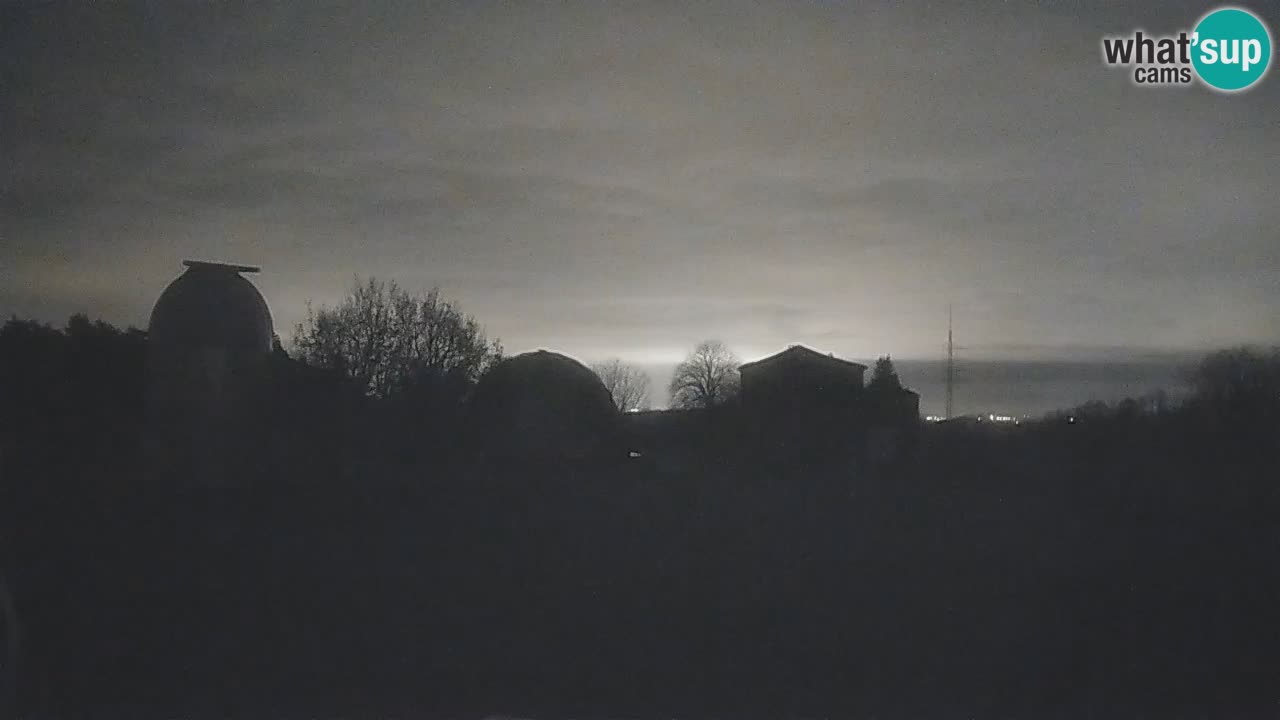 Webcam live dell’Osservatorio di  – Esplora il cielo, gli asteroidi, i comete e i meteoroidi.