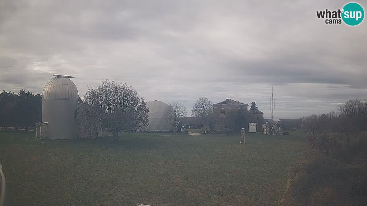 Webcam live dell’Osservatorio di  – Esplora il cielo, gli asteroidi, i comete e i meteoroidi.