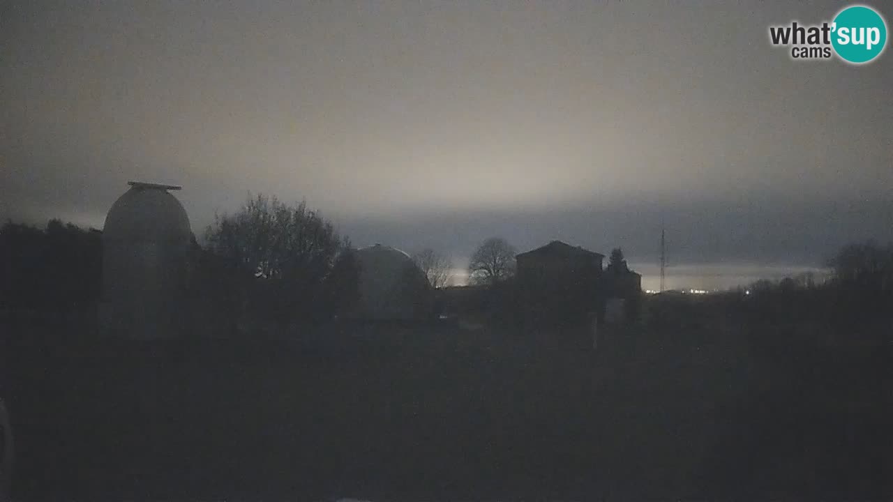 Webcam live dell’Osservatorio di  – Esplora il cielo, gli asteroidi, i comete e i meteoroidi.