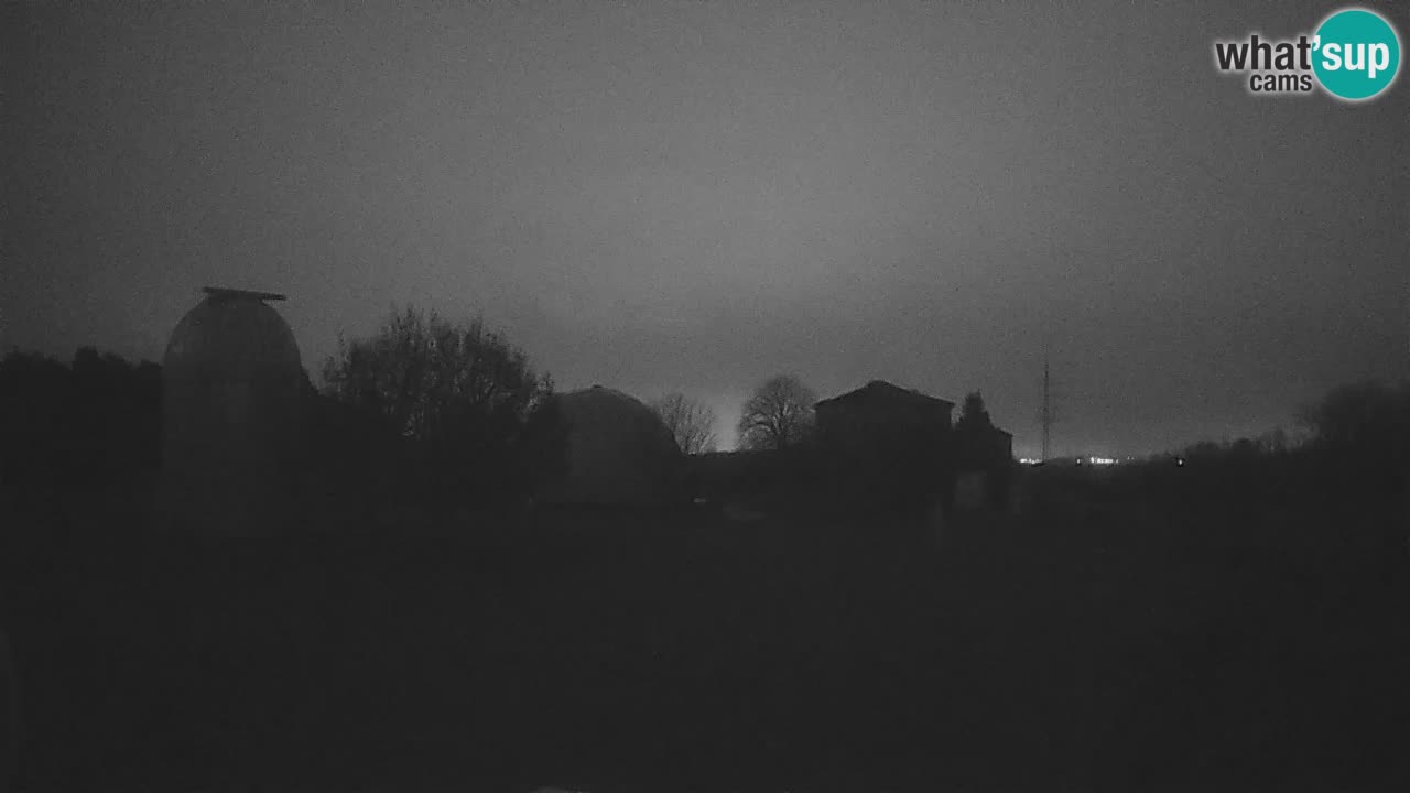 Webcam live dell’Osservatorio di  – Esplora il cielo, gli asteroidi, i comete e i meteoroidi.