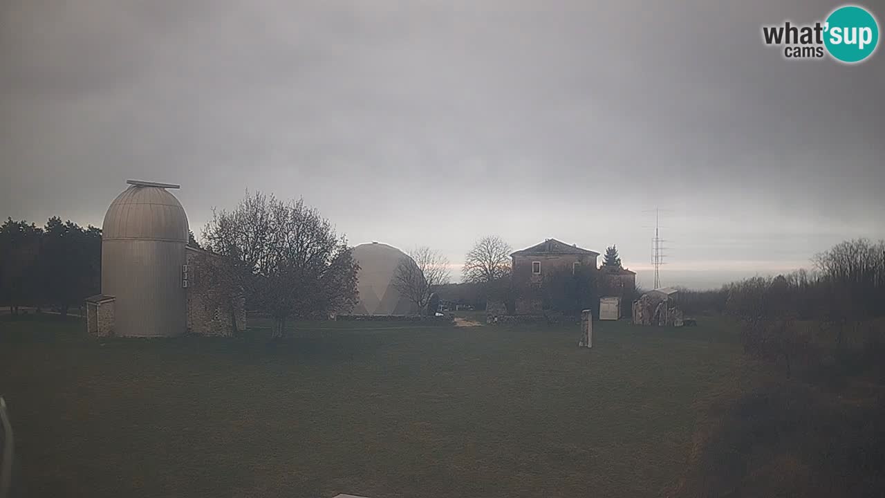 Webcam live dell’Osservatorio di  – Esplora il cielo, gli asteroidi, i comete e i meteoroidi.