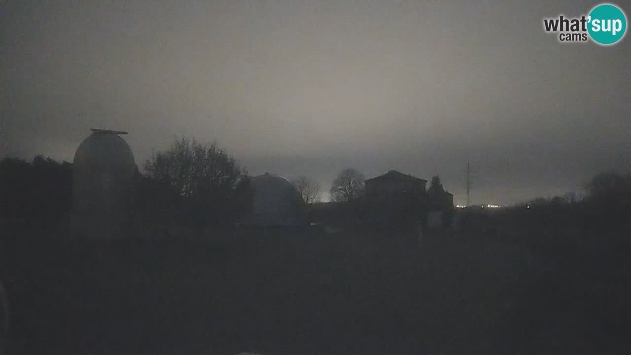 Webcam live dell’Osservatorio di  – Esplora il cielo, gli asteroidi, i comete e i meteoroidi.