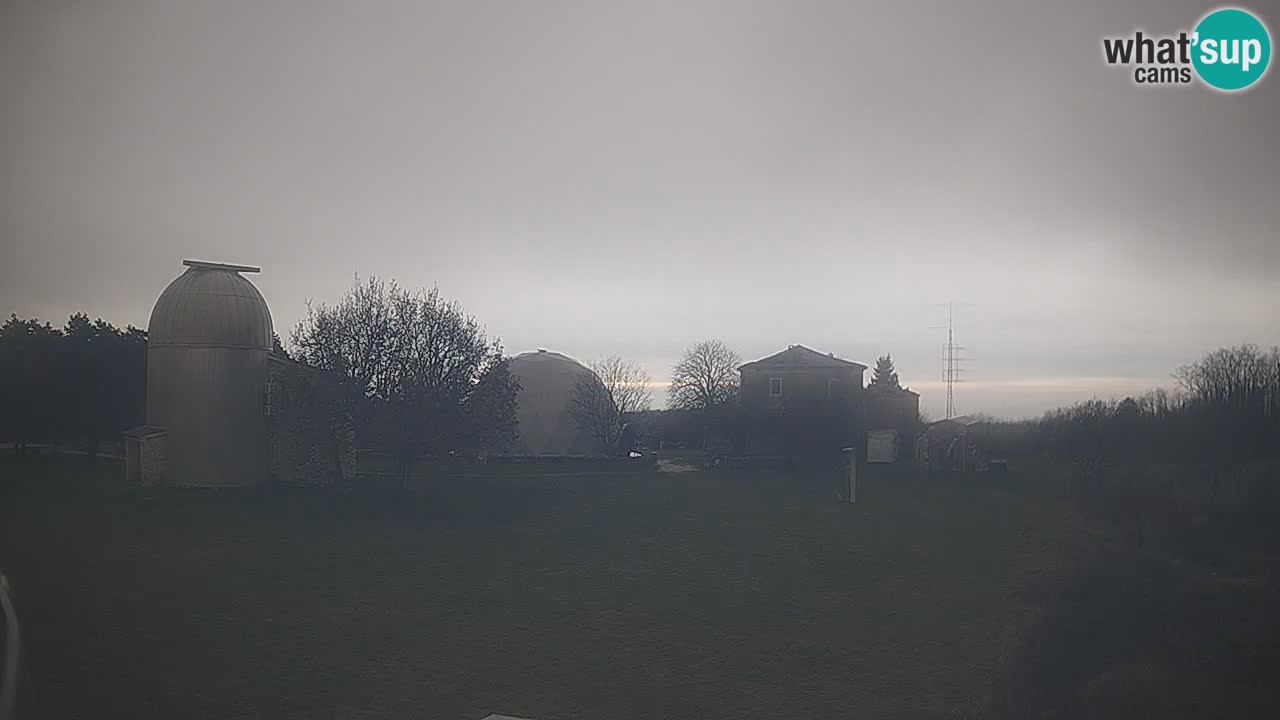 Webcam live dell’Osservatorio di  – Esplora il cielo, gli asteroidi, i comete e i meteoroidi.