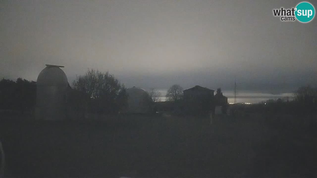 Webcam live dell’Osservatorio di  – Esplora il cielo, gli asteroidi, i comete e i meteoroidi.