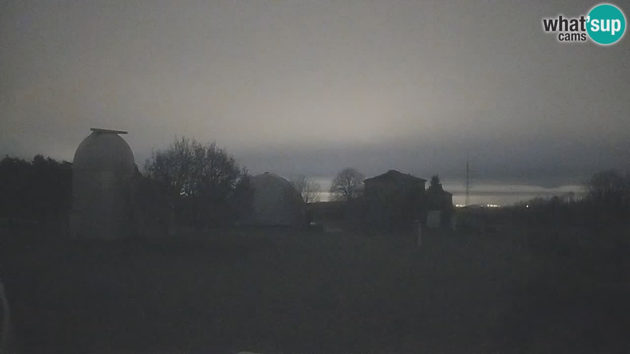 Webcam live dell’Osservatorio di  – Esplora il cielo, gli asteroidi, i comete e i meteoroidi.