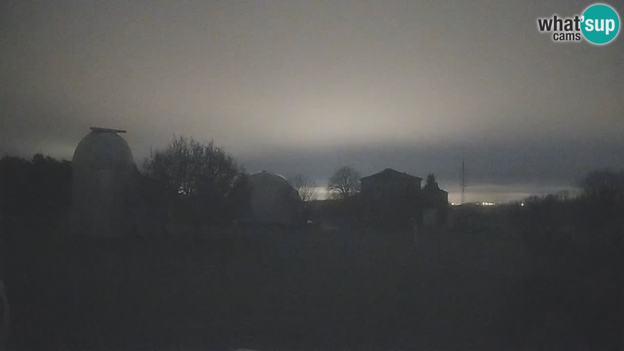 Webcam live dell’Osservatorio di  – Esplora il cielo, gli asteroidi, i comete e i meteoroidi.