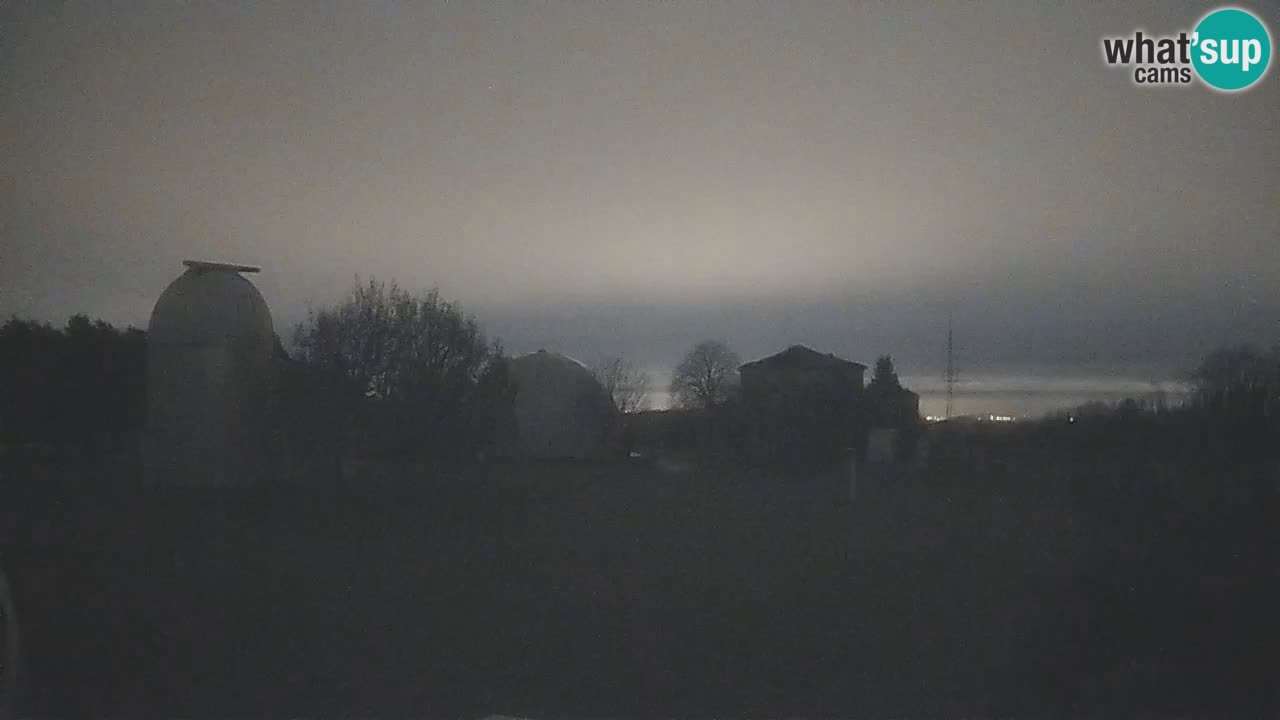 Webcam live dell’Osservatorio di  – Esplora il cielo, gli asteroidi, i comete e i meteoroidi.