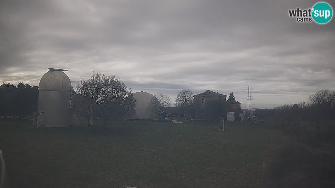 Višnjan-Observatorium Live Webcam – Explore the Sky, Asteroids, Comets, and Meteoroids