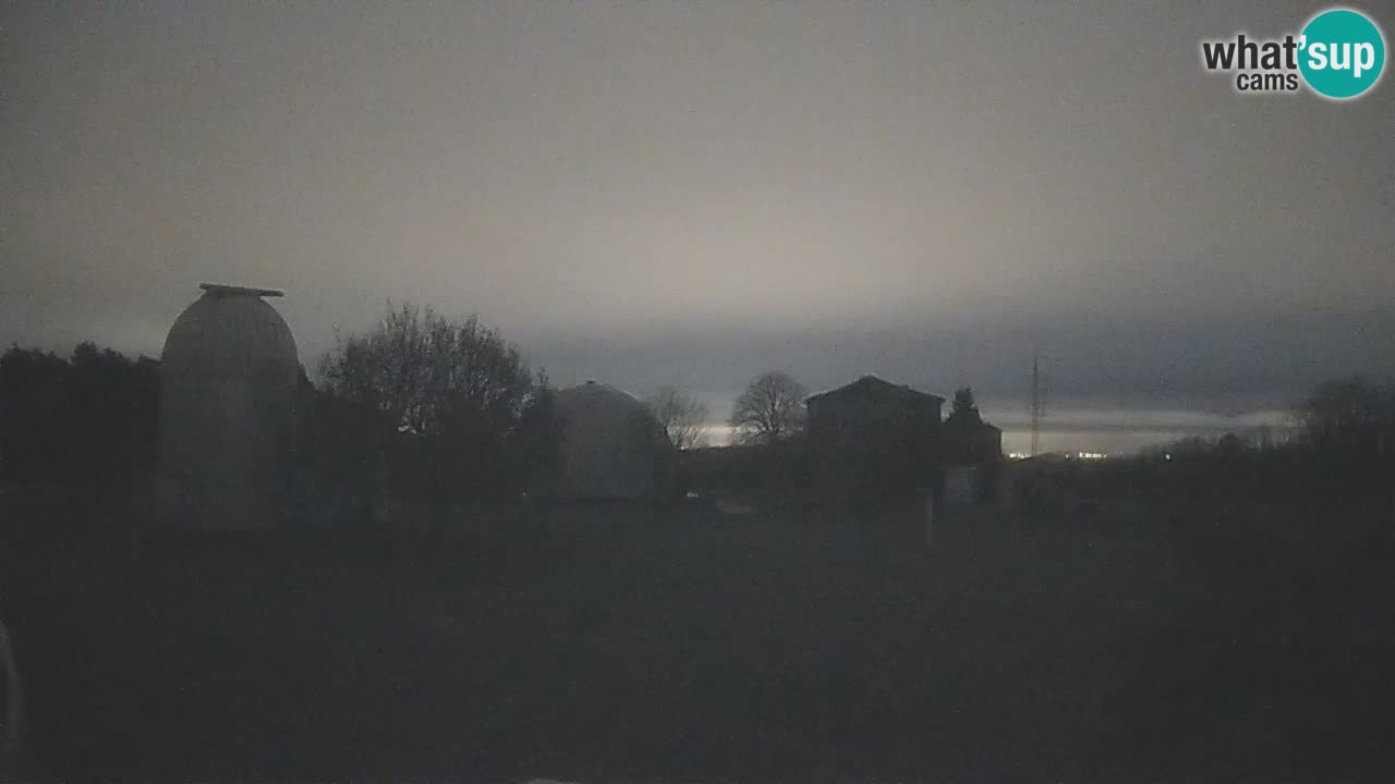 Webcam live dell’Osservatorio di  – Esplora il cielo, gli asteroidi, i comete e i meteoroidi.