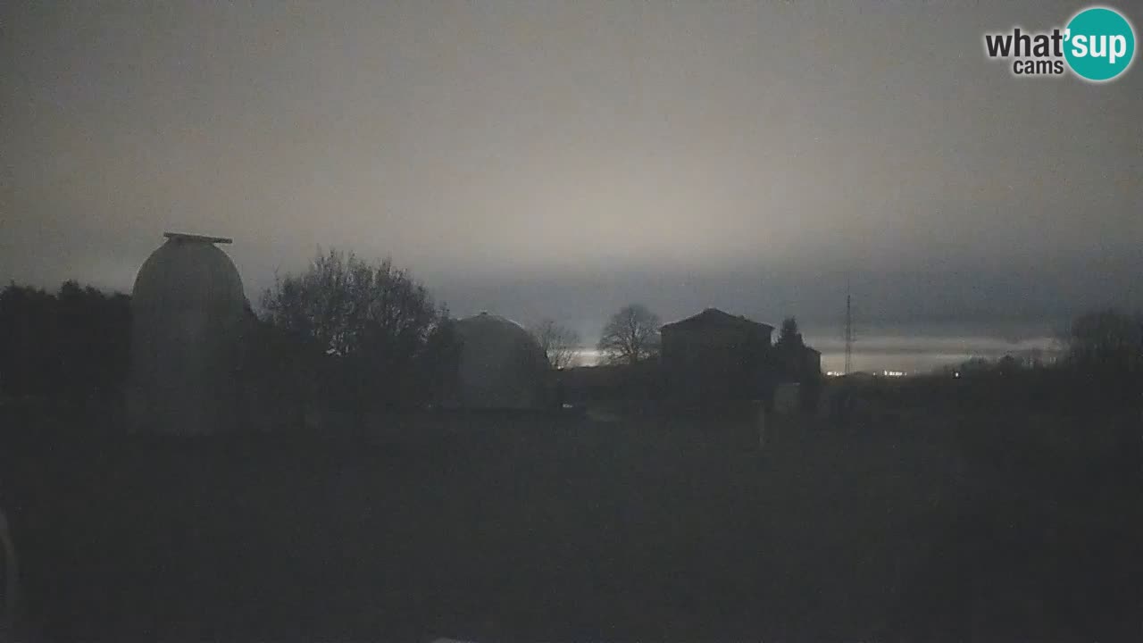 Webcam live dell’Osservatorio di  – Esplora il cielo, gli asteroidi, i comete e i meteoroidi.