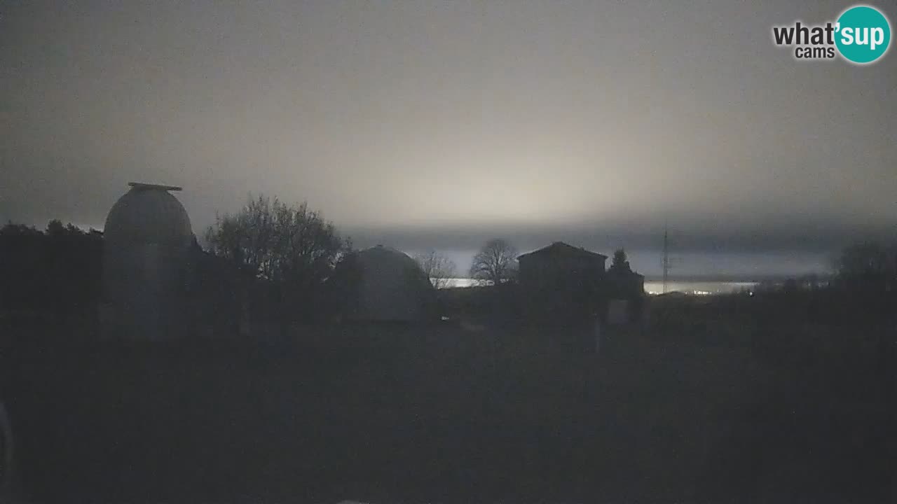 Webcam en direct de l’Observatoire de Višnjan – Explorez le ciel, les astéroïdes, les comètes et les météoroïdes