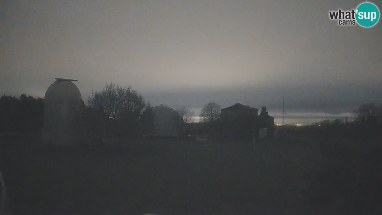 Webcam live dell’Osservatorio di  – Esplora il cielo, gli asteroidi, i comete e i meteoroidi.