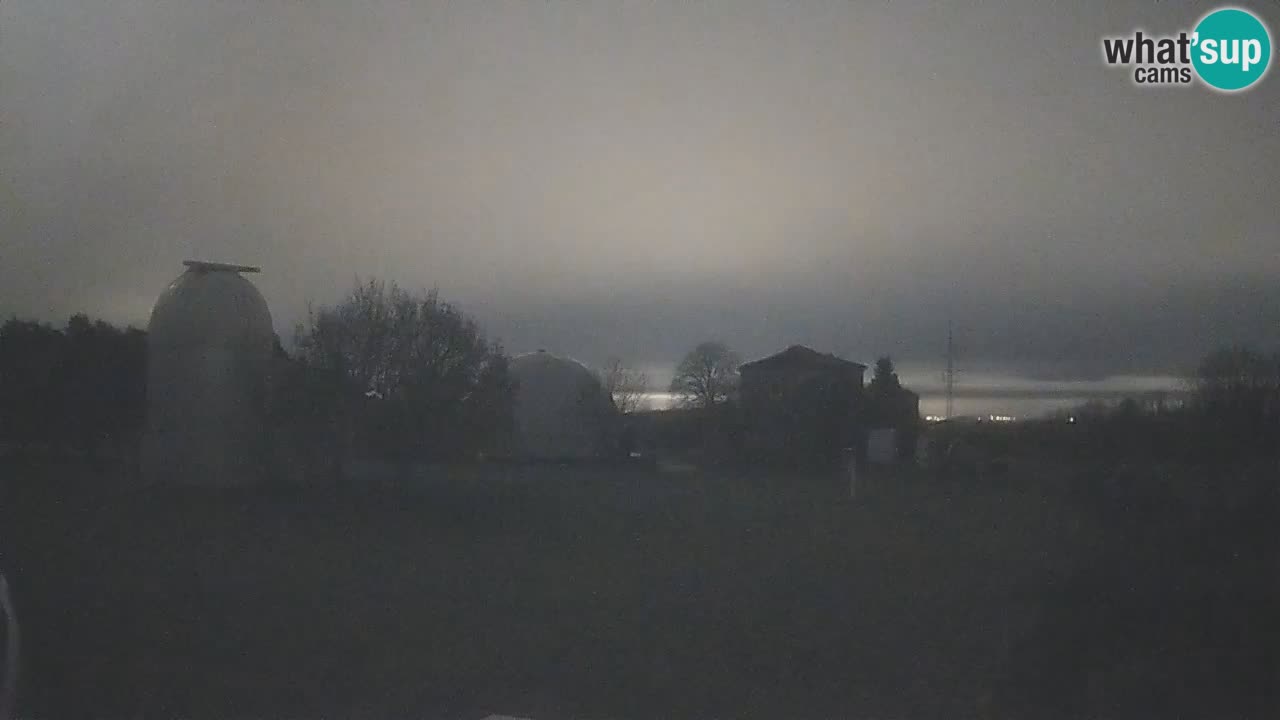 Webcam live dell’Osservatorio di  – Esplora il cielo, gli asteroidi, i comete e i meteoroidi.