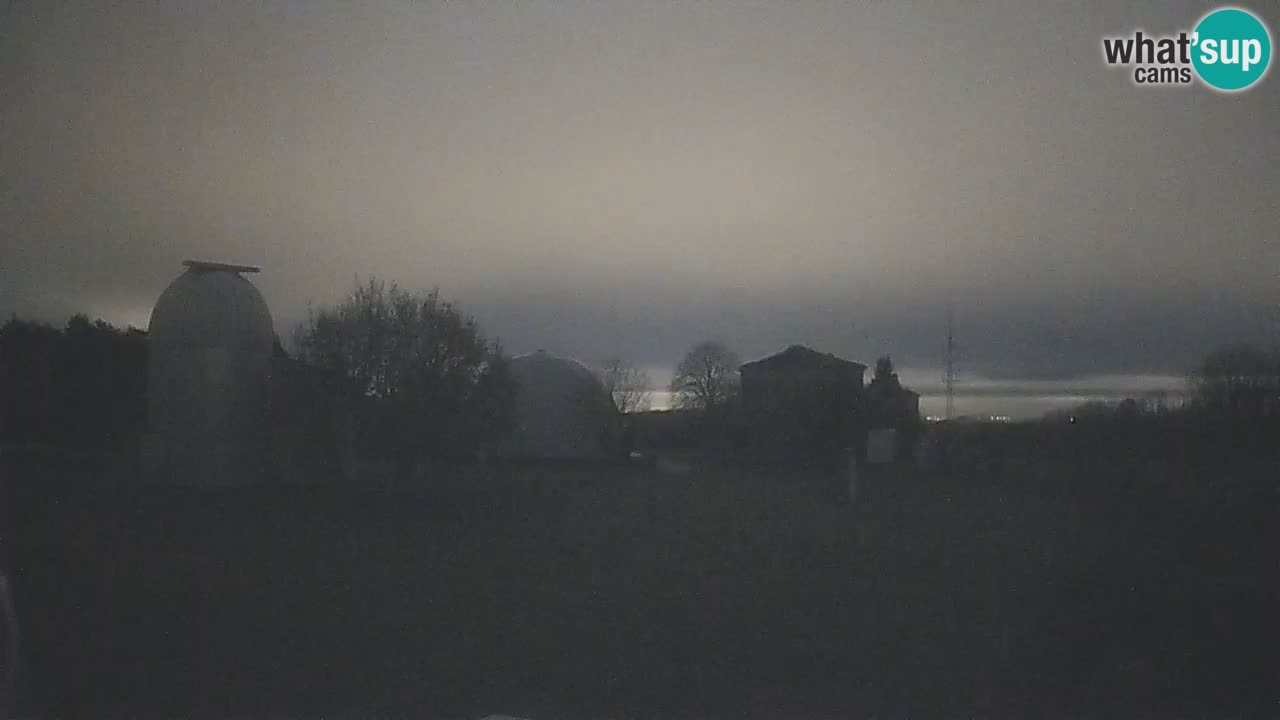 Webcam live dell’Osservatorio di  – Esplora il cielo, gli asteroidi, i comete e i meteoroidi.