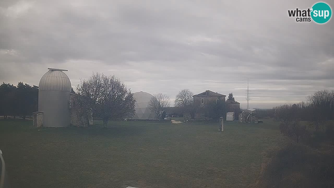 Višnjan-Observatorium Live Webcam – Explore the Sky, Asteroids, Comets, and Meteoroids