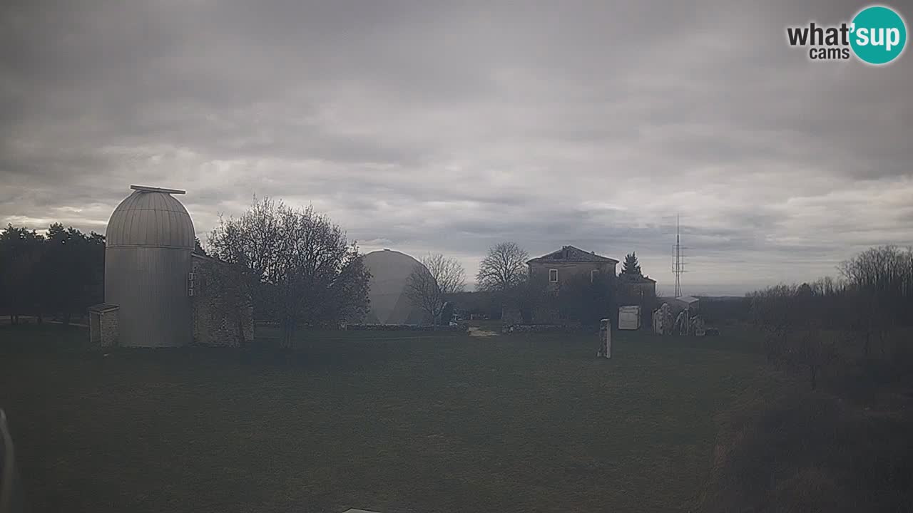 Webcam en direct de l’Observatoire de Višnjan – Explorez le ciel, les astéroïdes, les comètes et les météoroïdes