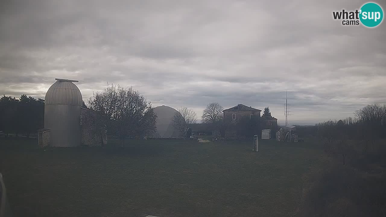 Webcam en direct de l’Observatoire de Višnjan – Explorez le ciel, les astéroïdes, les comètes et les météoroïdes