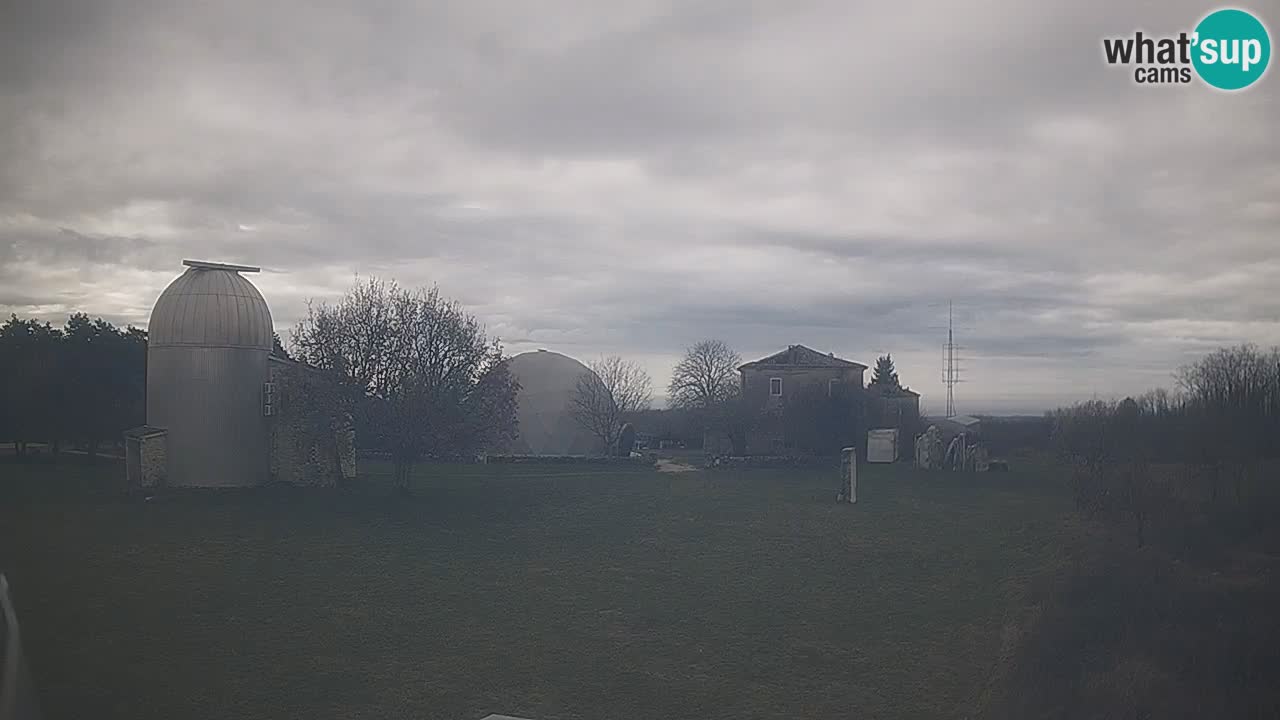 Webcam en direct de l’Observatoire de Višnjan – Explorez le ciel, les astéroïdes, les comètes et les météoroïdes