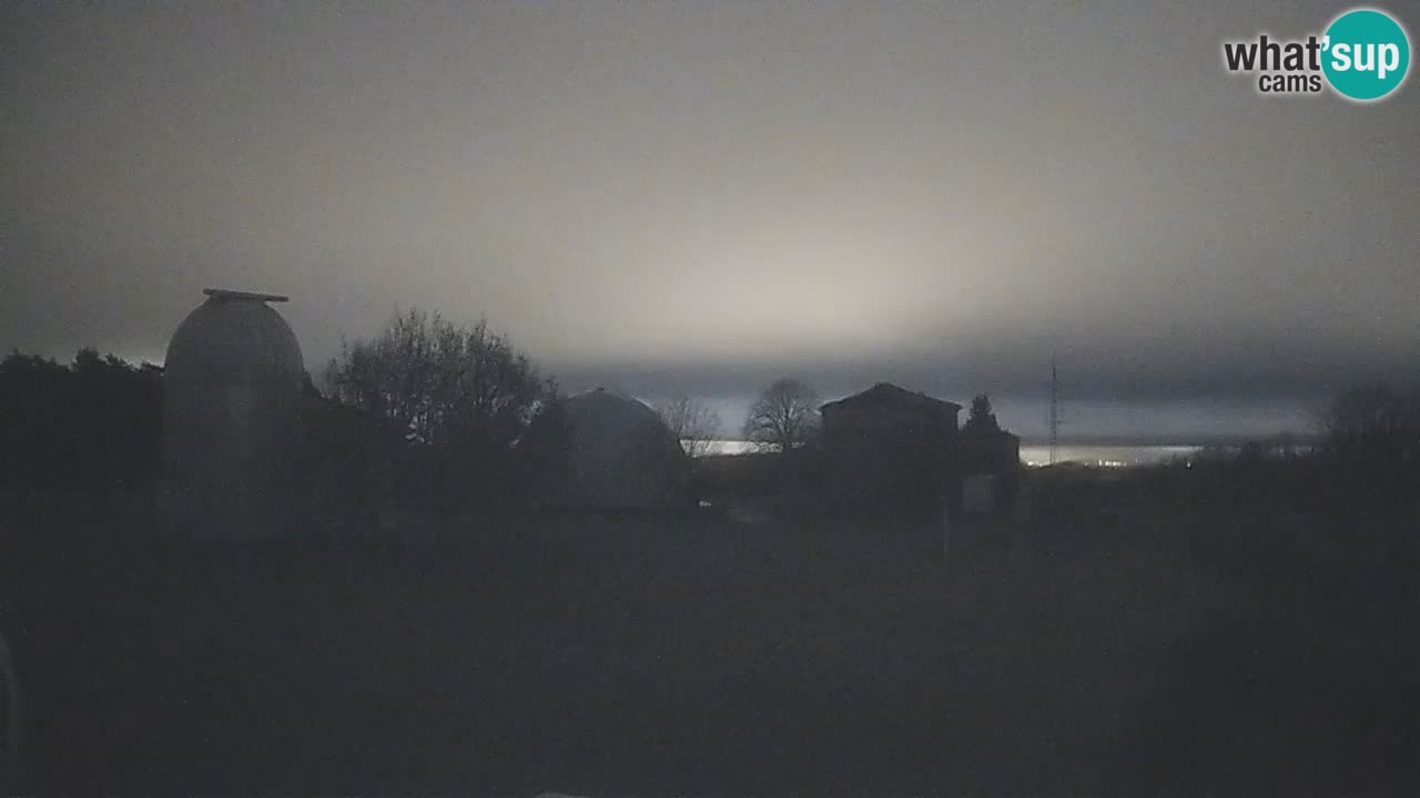 Webcam en direct de l’Observatoire de Višnjan – Explorez le ciel, les astéroïdes, les comètes et les météoroïdes